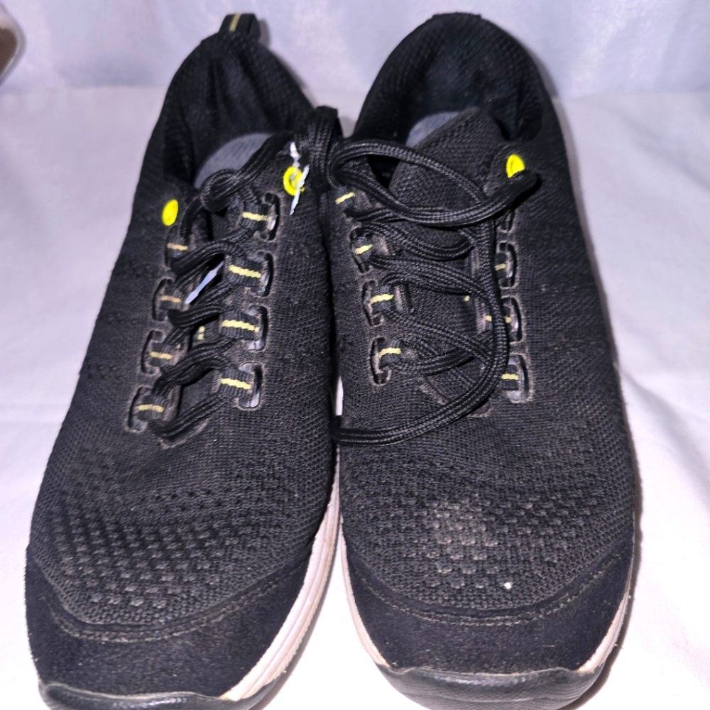 Men's Black Athletic Shoes